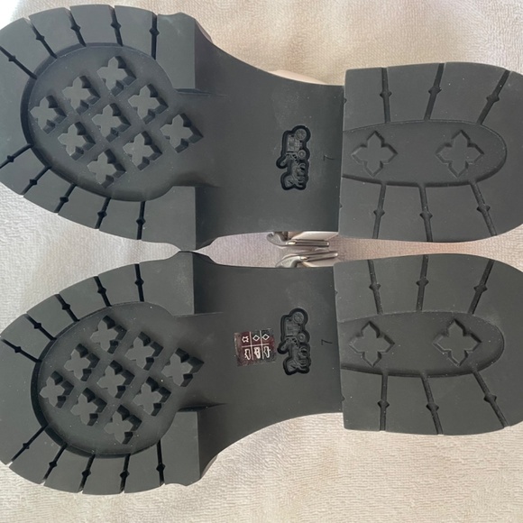 Coach Liv Mary Jane - Picture 5 of 5